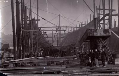 Le ferry brise-glace SS Baikal en construction par Sir W.G. Armstrong Mitchell and Co. Ltd., au chantier naval de Low Walker, Newcastle upon Tyne en 1896 - English Photographer